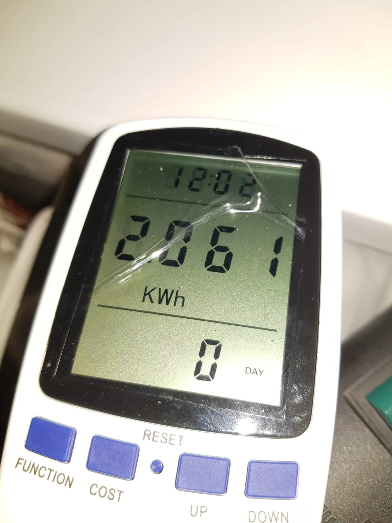 Ile prądu pobiera komputer stacjonarny na godzinę? Sprawdź koszty!